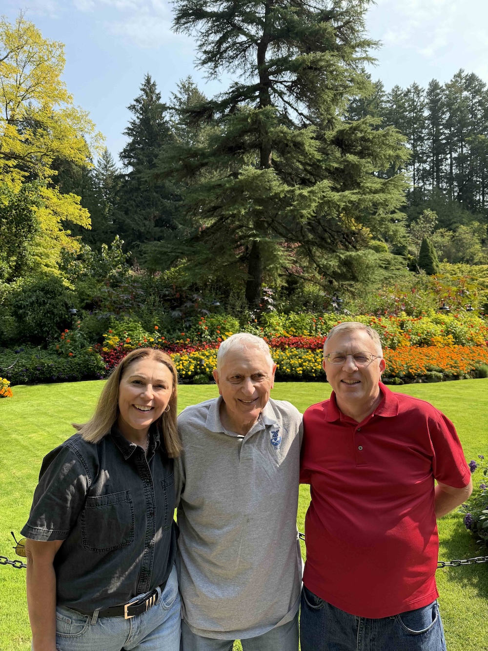 A group of people posing for a picture
AI-generated content may be incorrect.