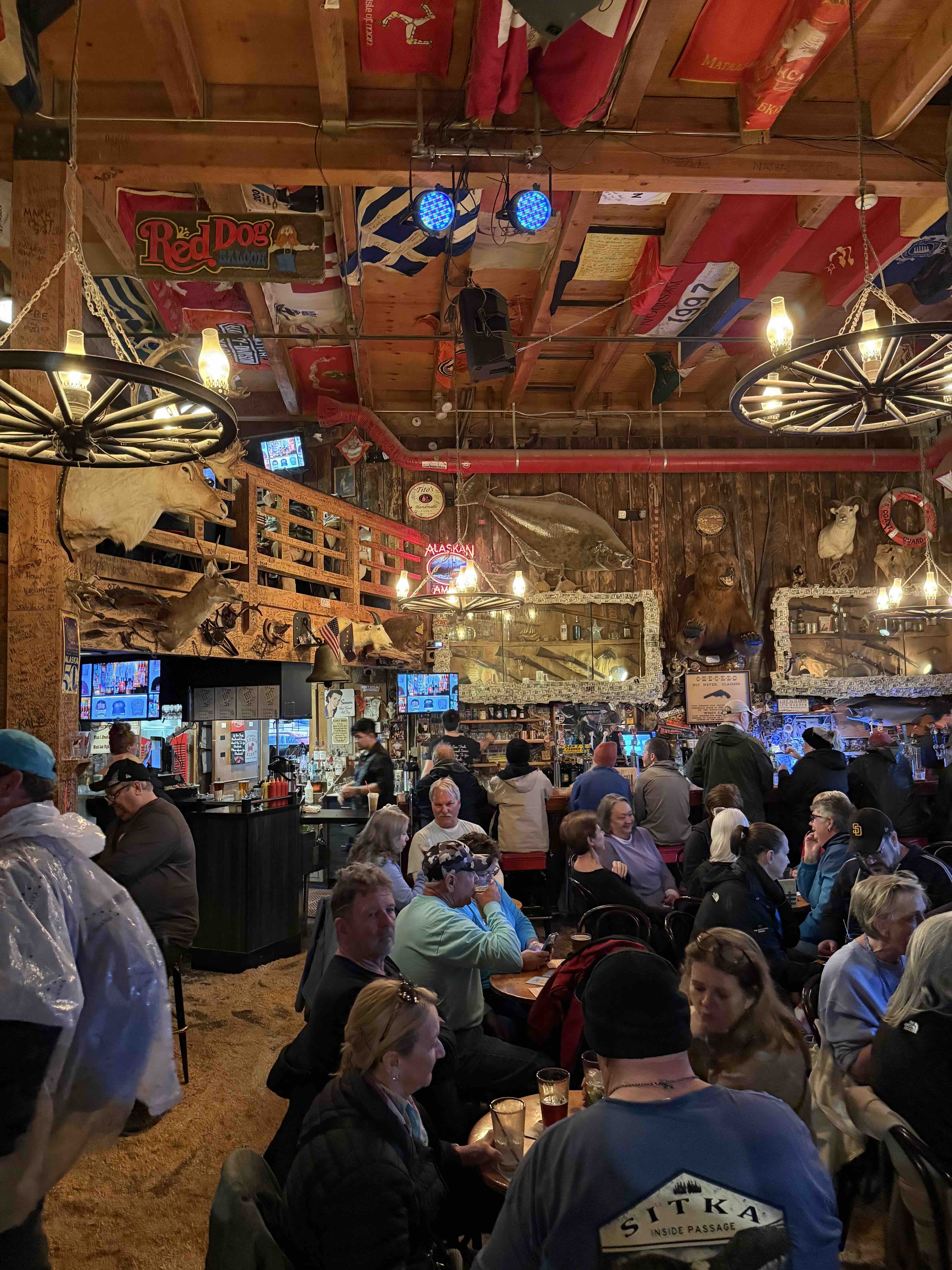 A group of people sitting at tables in a restaurant
AI-generated content may be incorrect.