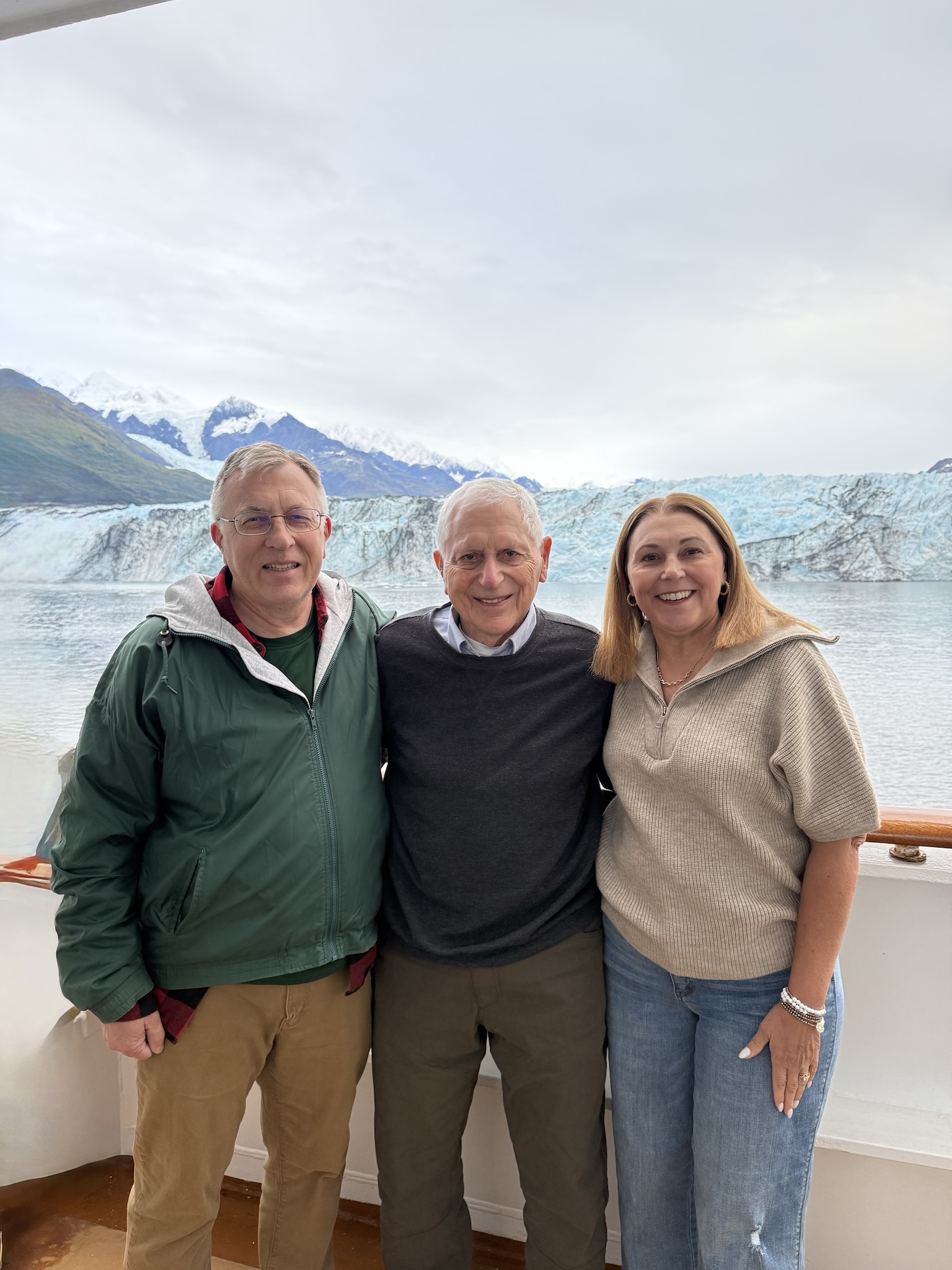 A group of people standing on a boat
AI-generated content may be incorrect.